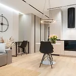 Manufaktura Modern Japandi Apartment